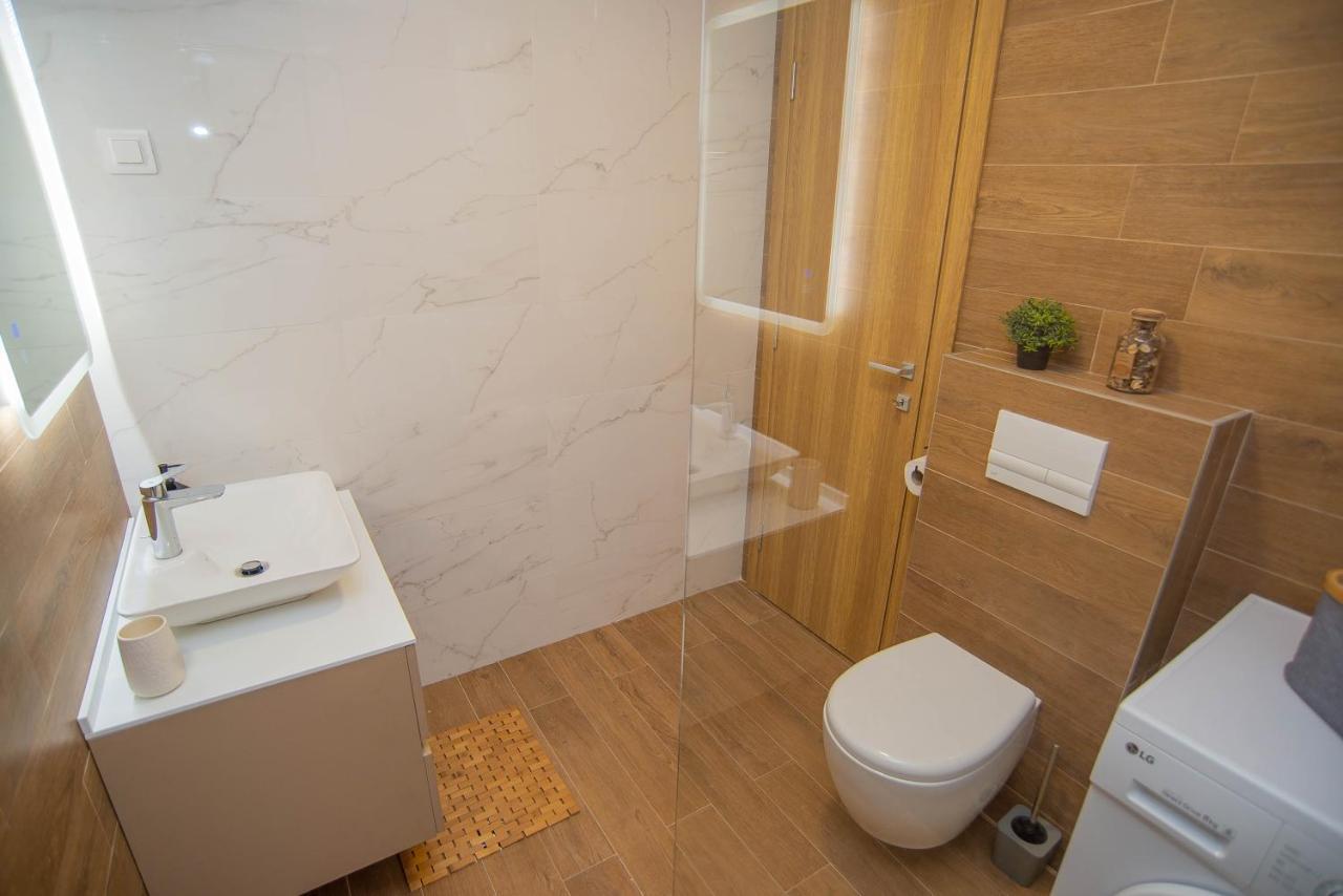 Stylish Two Bedroom Apartment At Ljubovic-Hill Park Podgorica Ngoại thất bức ảnh