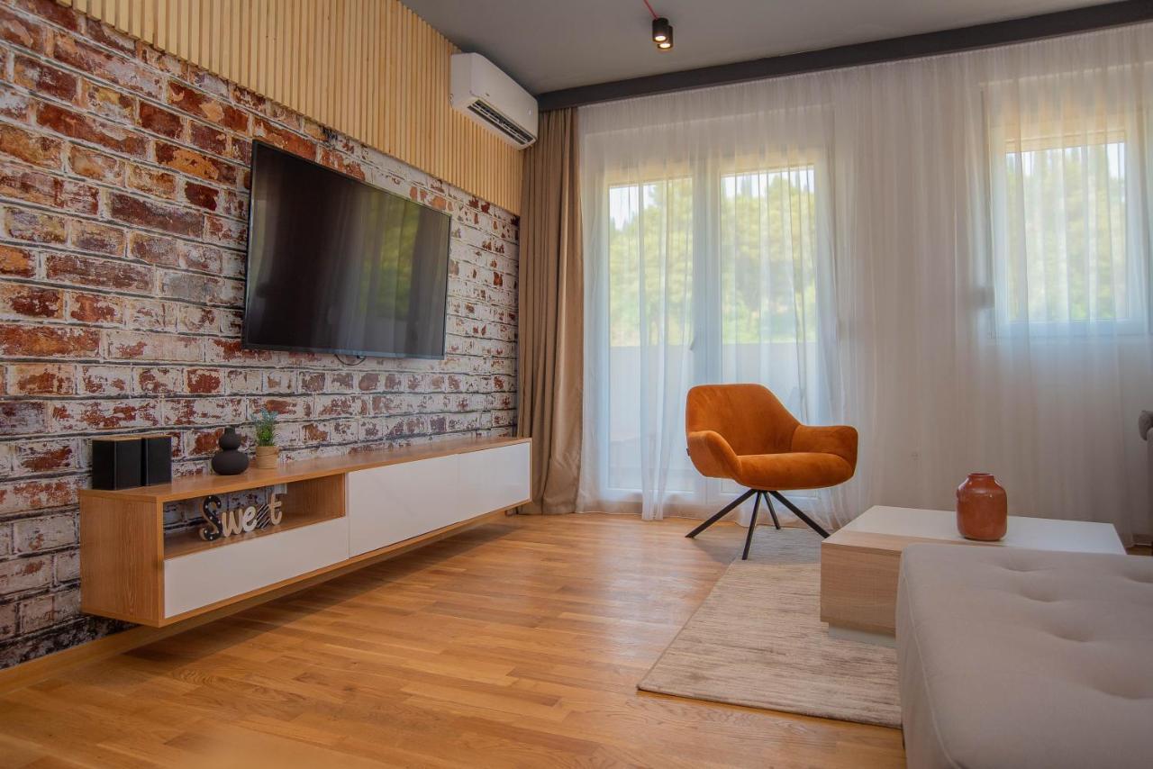 Stylish Two Bedroom Apartment At Ljubovic-Hill Park Podgorica Ngoại thất bức ảnh